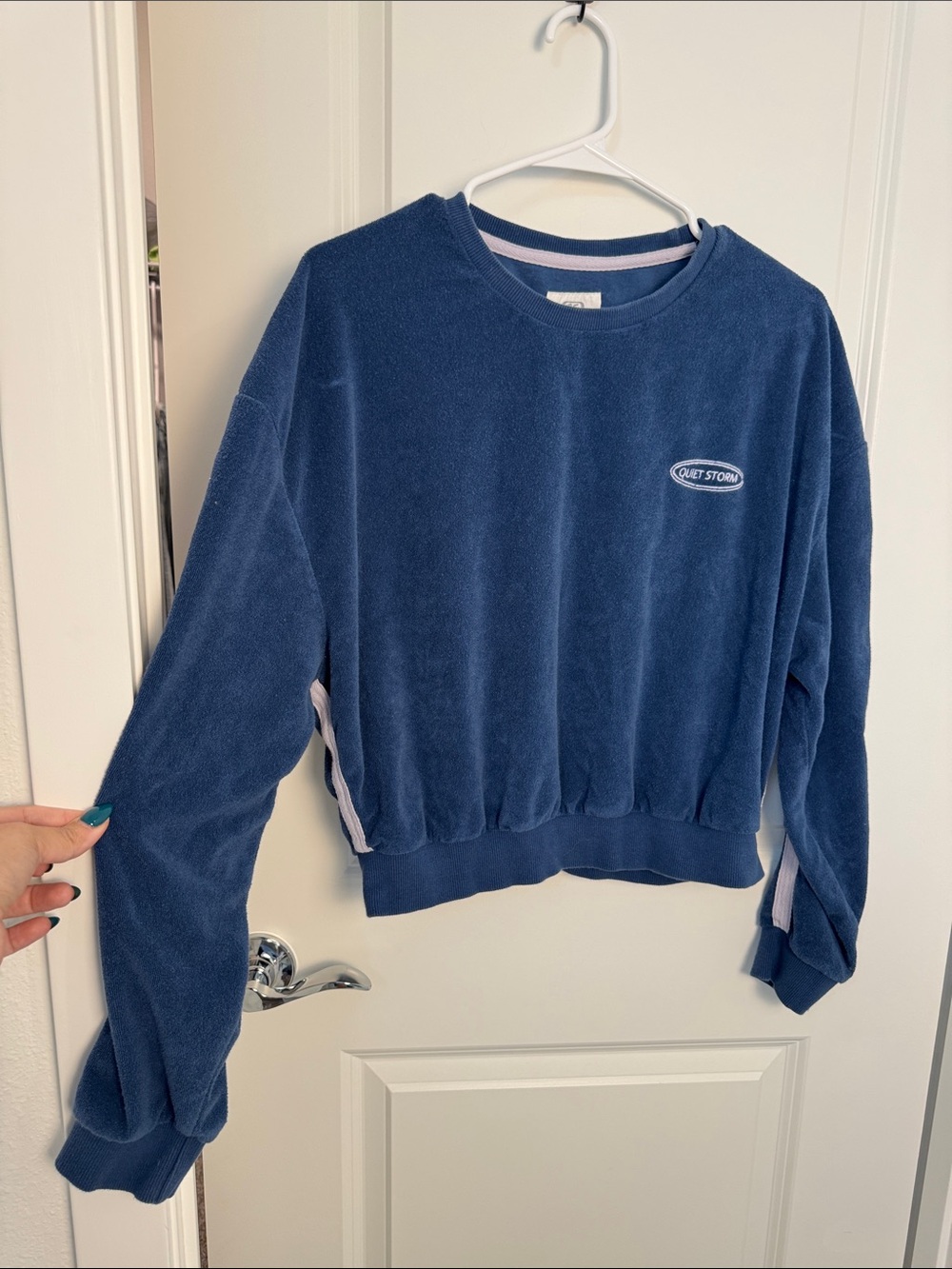 Quiet Storm Women's Navy Cropped Crew Sweatshirt